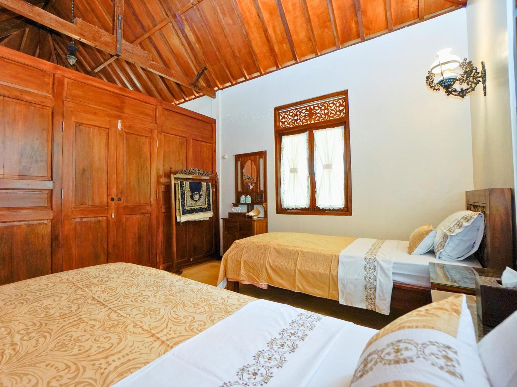 Ndalem Nitihardjan Hotell Magelang Exteriör bild