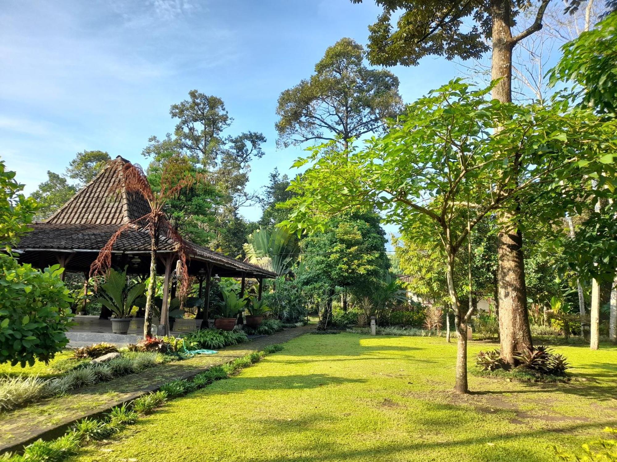 Ndalem Nitihardjan Hotell Magelang Exteriör bild