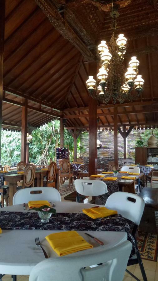 Ndalem Nitihardjan Hotell Magelang Exteriör bild